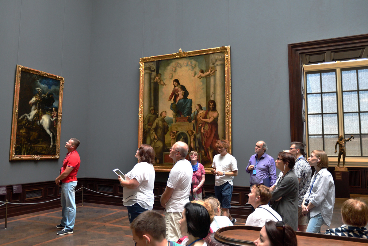  В одном из залов Галереи старых мастеров. Фотография: Соловьев В.Ю.