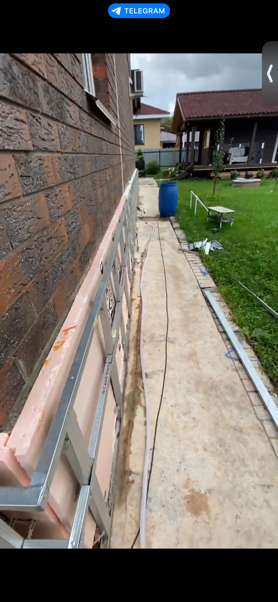 Пример каркаса с другого объекта, но для профнастила шаг между стойками больше