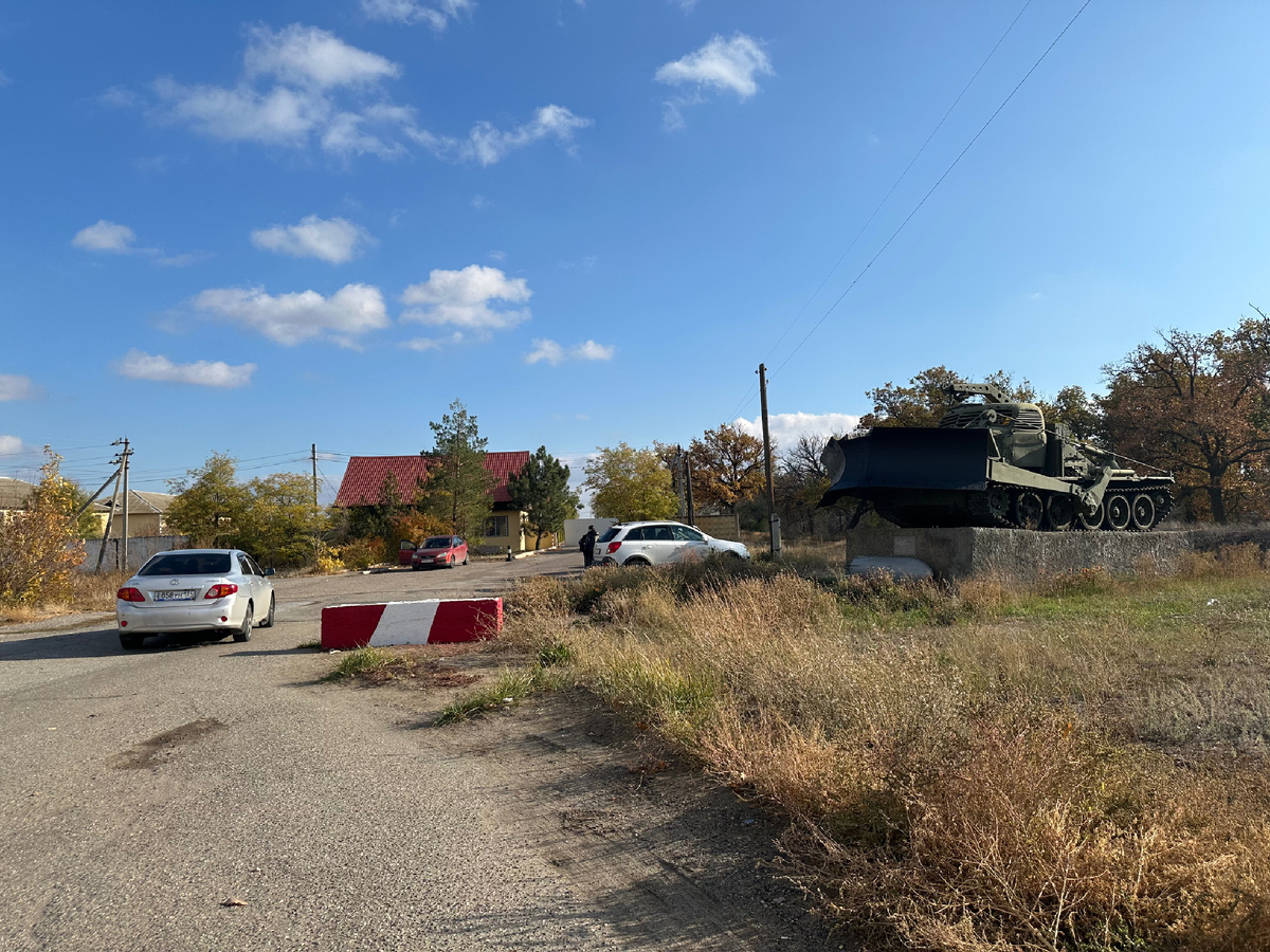 Парковка у МЧС. Фото автора 