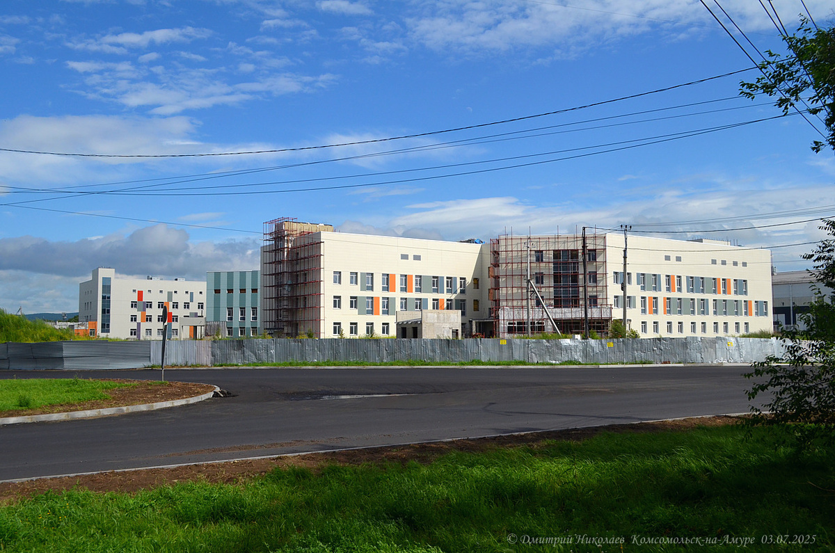 Строящийся детский больничный комплекс в Комсомольске-на-Амуре, 2025 г.