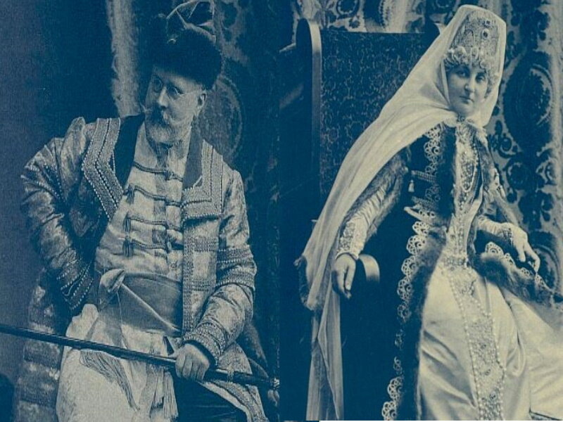 Родители Анны на костюмированном балу 1903 года. 