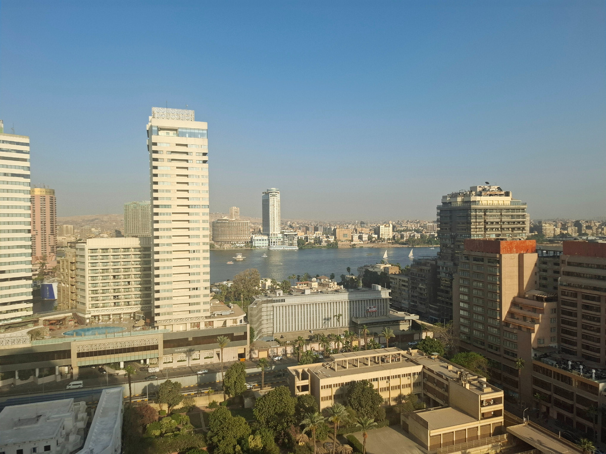 Вид с нашего столика, который нам достался по очереди :)