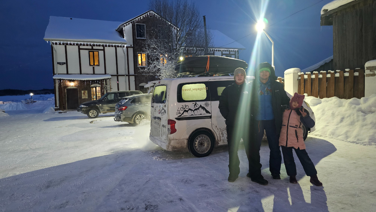 Возле гостиницы в Соликамске