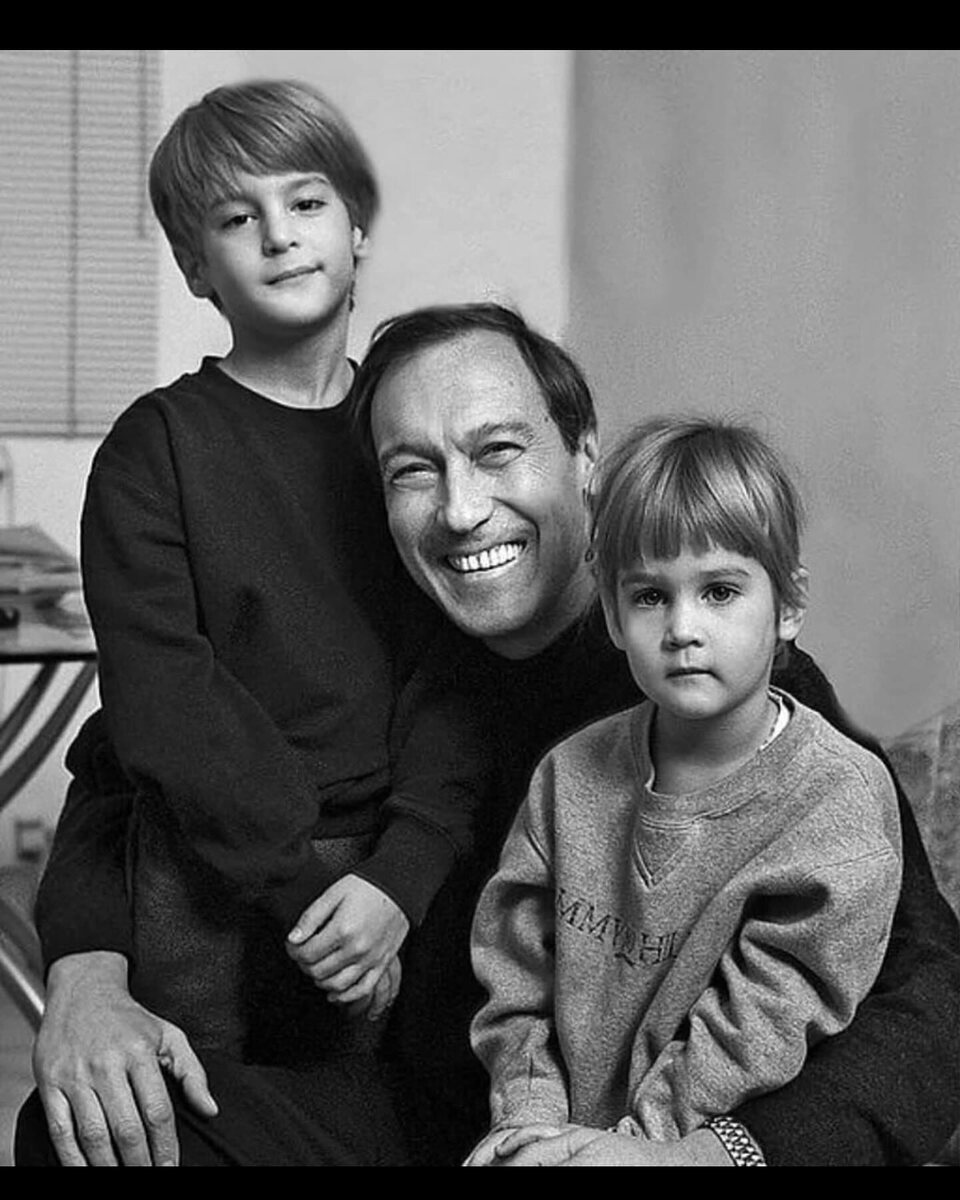Олег Янковский с внуками