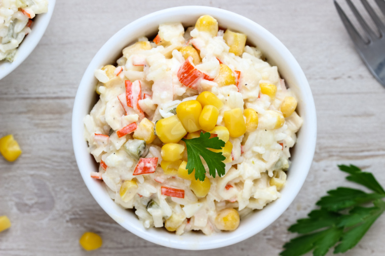 Салат с крабовыми палочками