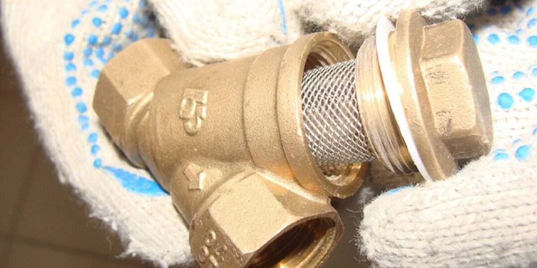 Как открутить гайку сетчатого фильтра и не затопить соседей: этот способ спас мне ремонт и соседей снизу