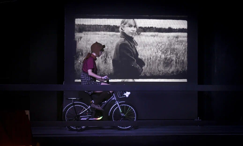 Спектакль "Я-маленький или страсти по несказанному"