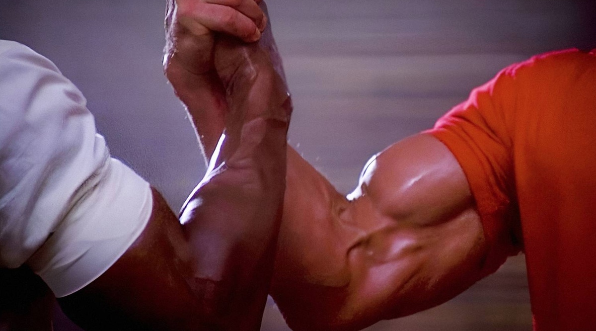    Самые сильные мышцы человека находятся не на руках. Кадр из фильма «Хищник»