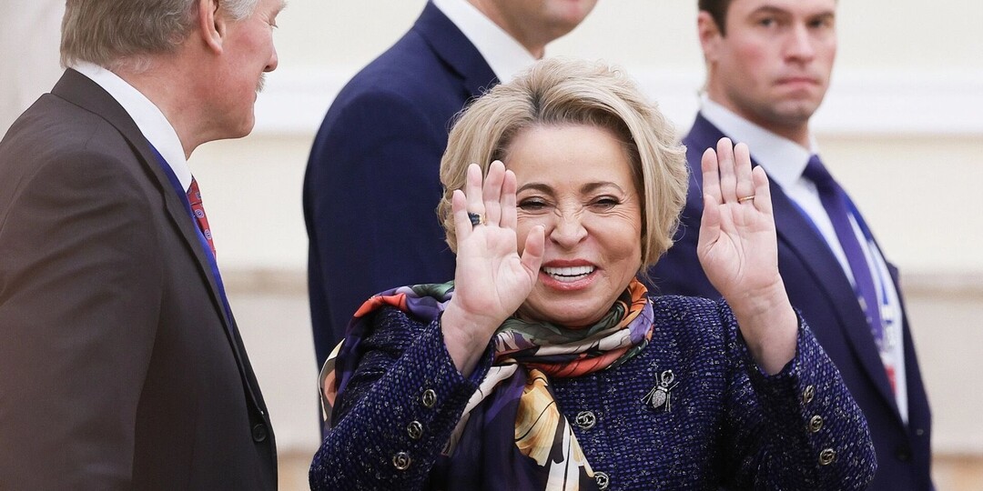 Рецессию в экономике оплатят россияне. Зачем граждан РФ решили напугать отменой ОМС?