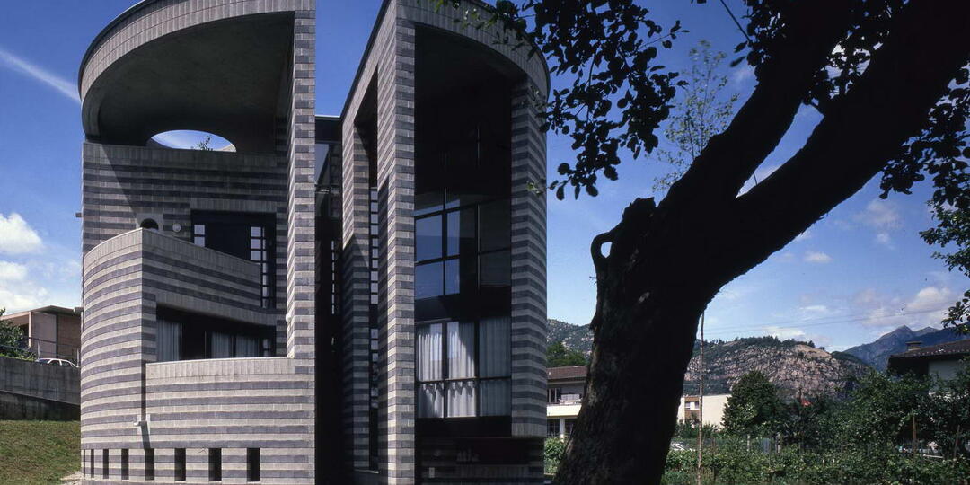 Преобразование бывшей конюшни в домик и ещё 3 дома в Швейцарии