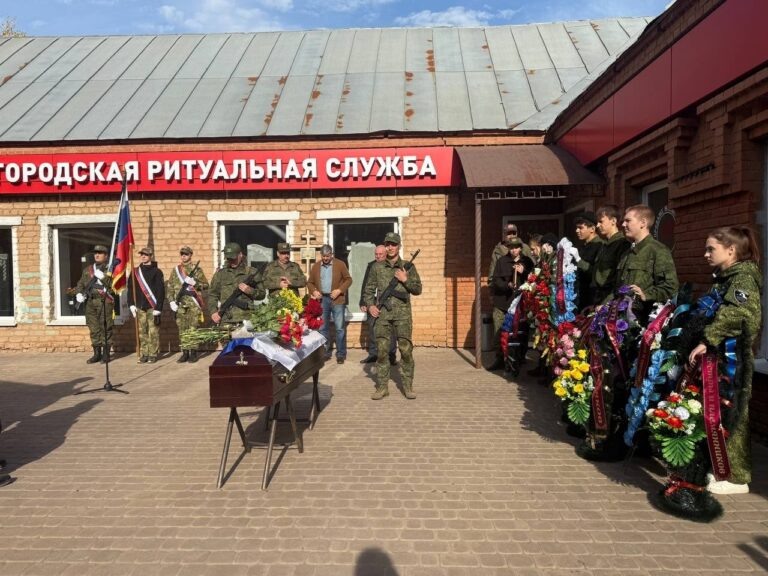    В Бугуруслане простились с тремя бойцами, погибшими в зоне СВО Оренбуржье