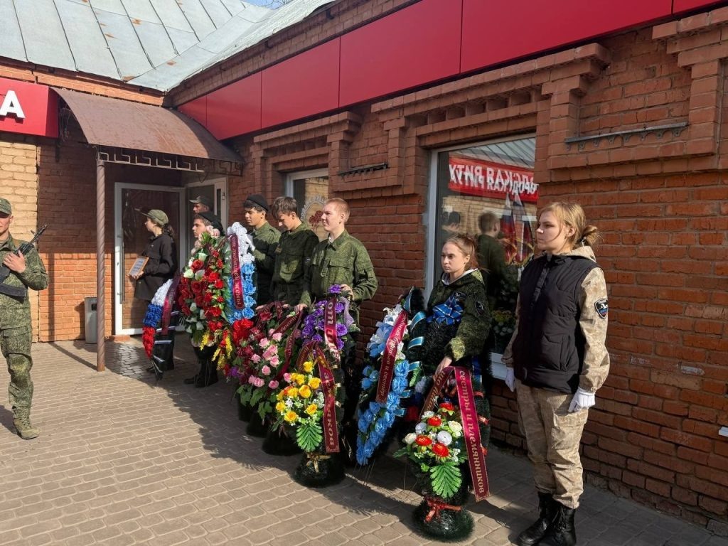     В Бугуруслане простились с тремя бойцами, погибшими в зоне СВО Оренбуржье
📷    В Бугуруслане простились с тремя бойцами, погибшими в зоне СВО Оренбуржье
