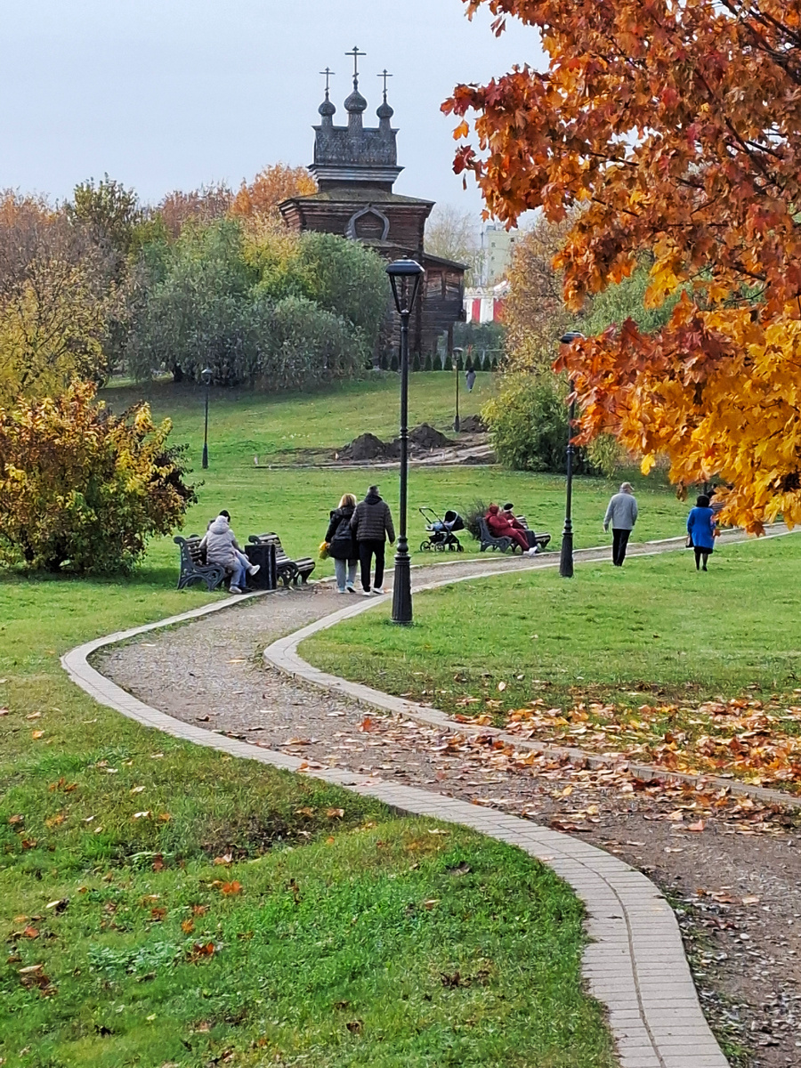 Октябрь 2025 года. Москва, усадьба Коломенское. Фото автора.