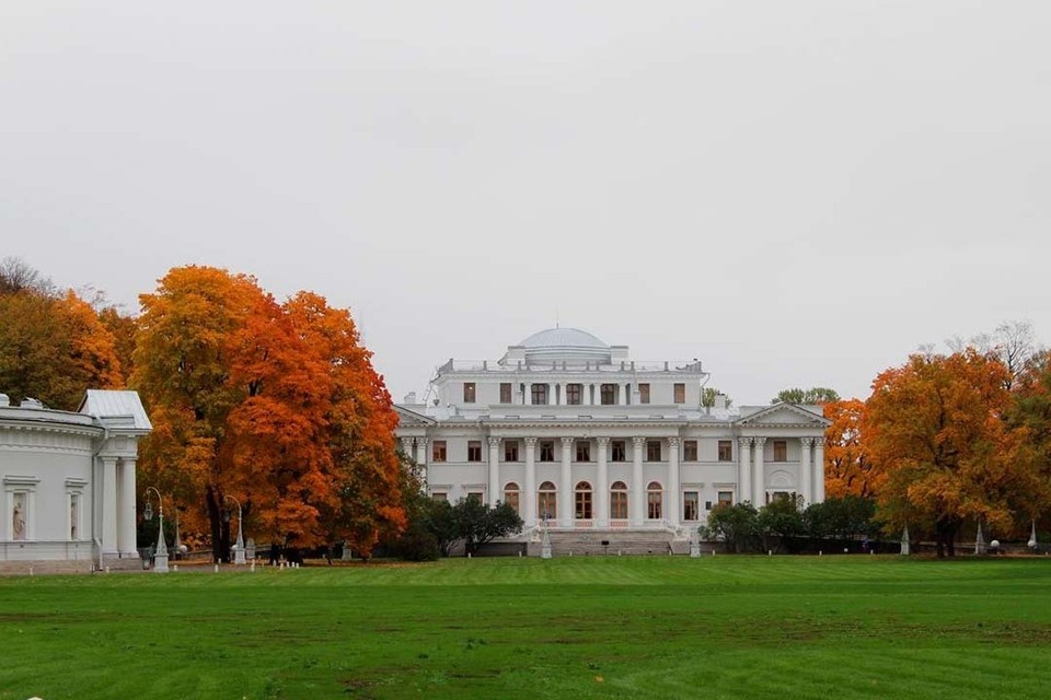    Здание - одно из лучших памятников ампира в России. Фото: t.me/elaginpark
