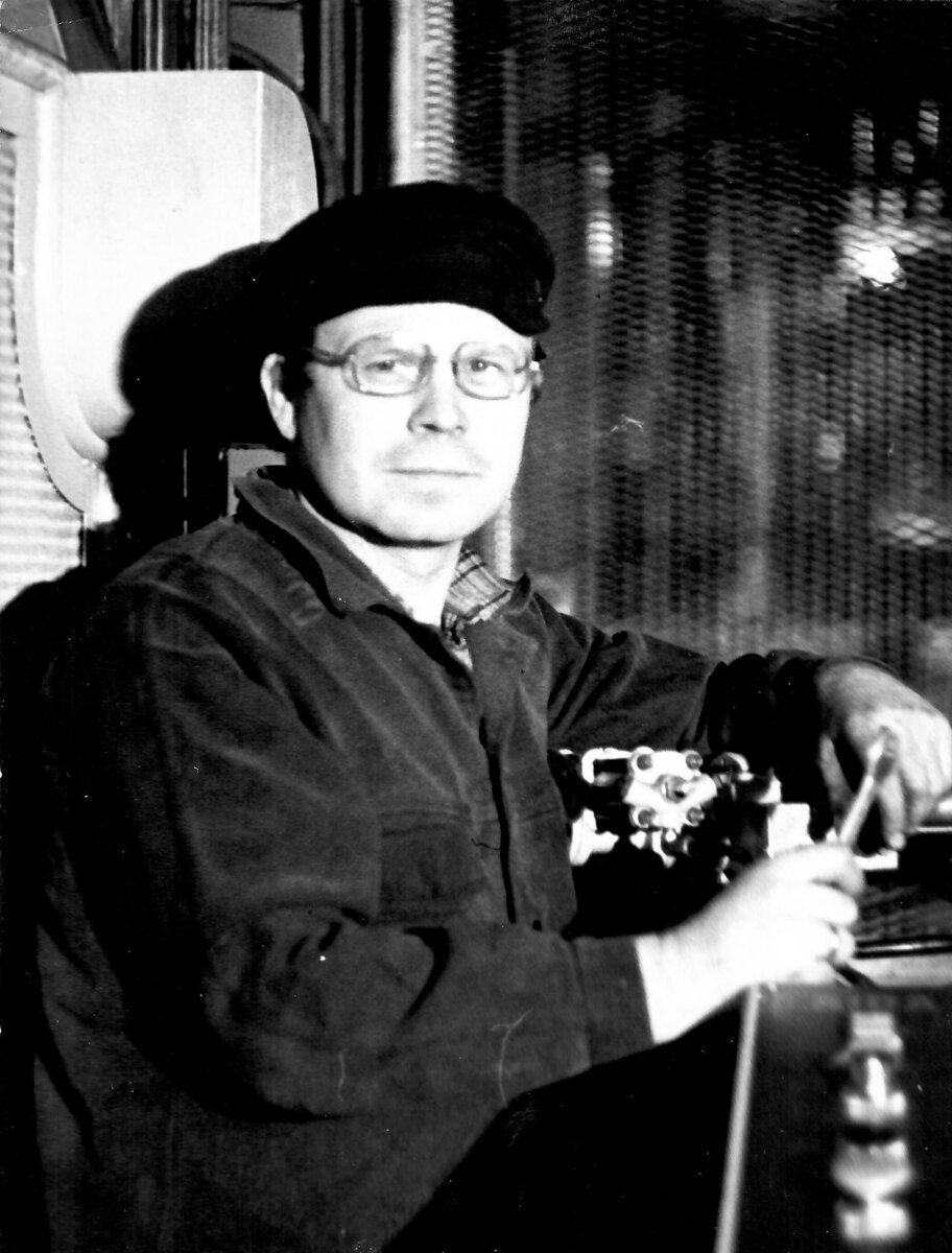 Лаптев Юрий Петрович.