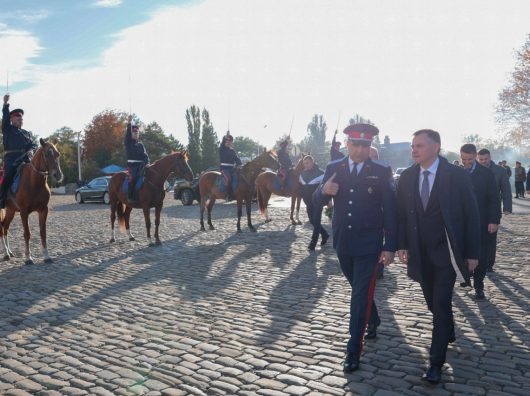    Слюсарь посетил праздничную службу в день Покрова Пресвятой Богородицы // фото: пресс-служба Правительства Ростовской области