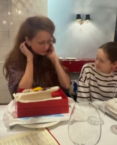    Виктория Исакова с дочерью. Фото: скрин