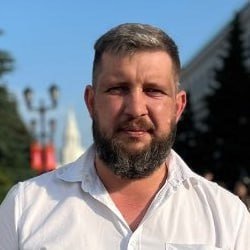    — Базовая стоимость установки производительностью 1000 кг в час составляет 130 миллионов рублей. Эта цена включает только само оборудование без учета затрат на строительство и проектирование площадки. Полный комплекс, включающий строительство площадки, проектирование и оборудование, оценивается в сумму до 250 миллионов рублей, — рассказал «Реальному времени» генеральный директор НПО «Нефрит» Эдуард Вилищук.