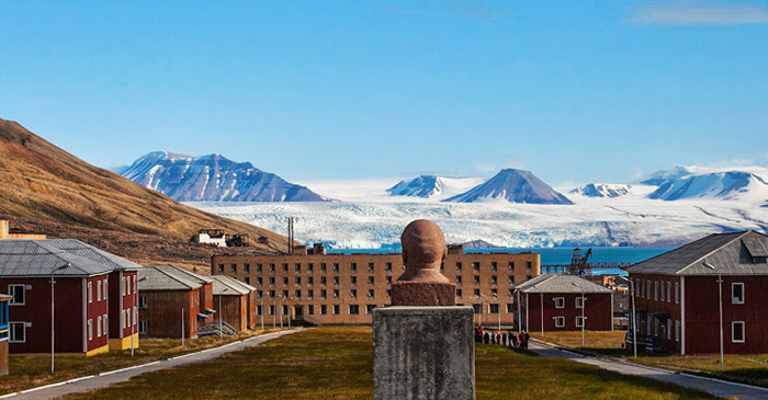 Советский город-призрак застыл во времени среди арктических льдов. "Когда уезжал, плакал как ребёнок..."