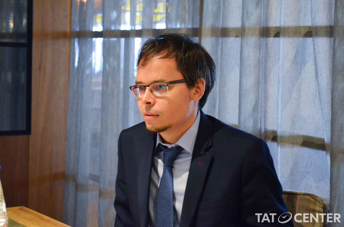 «При средней цене квартиры площадью 35–40 кв. м в 8–11 млн рублей средств хватает лишь на однокомнатную квартиру — вариант, который не отвечает потребностям семей с детьми», Рузэль Насыбуллин