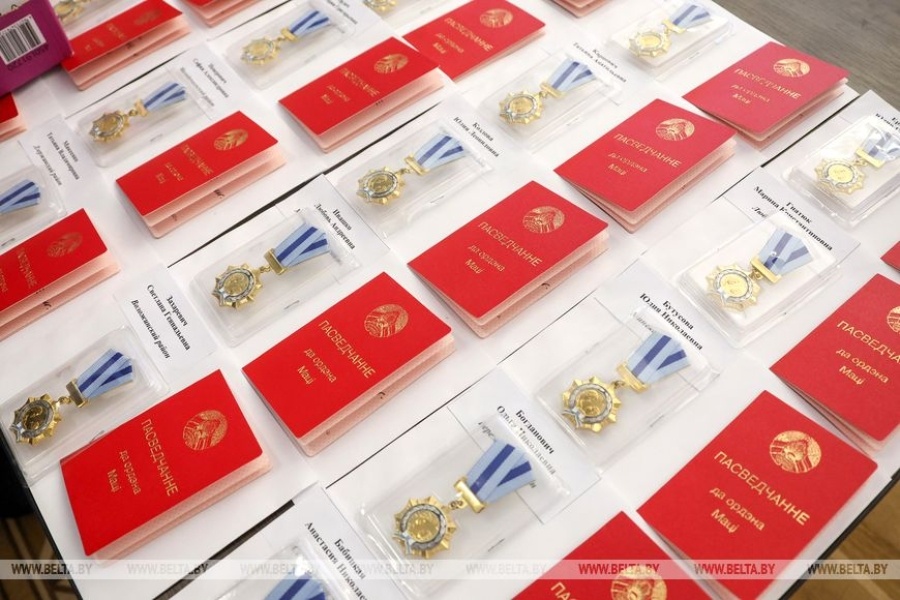     Материнский подвиг: 26 женщин из Минской области получили главный женский орден