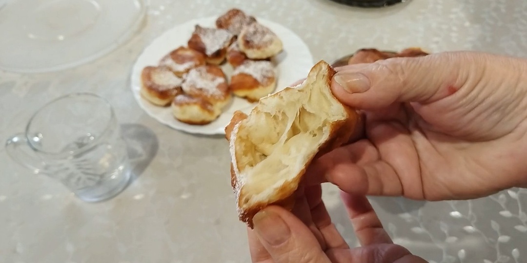 Рецепт баурсаков на кефире и сметане без дрожжей.