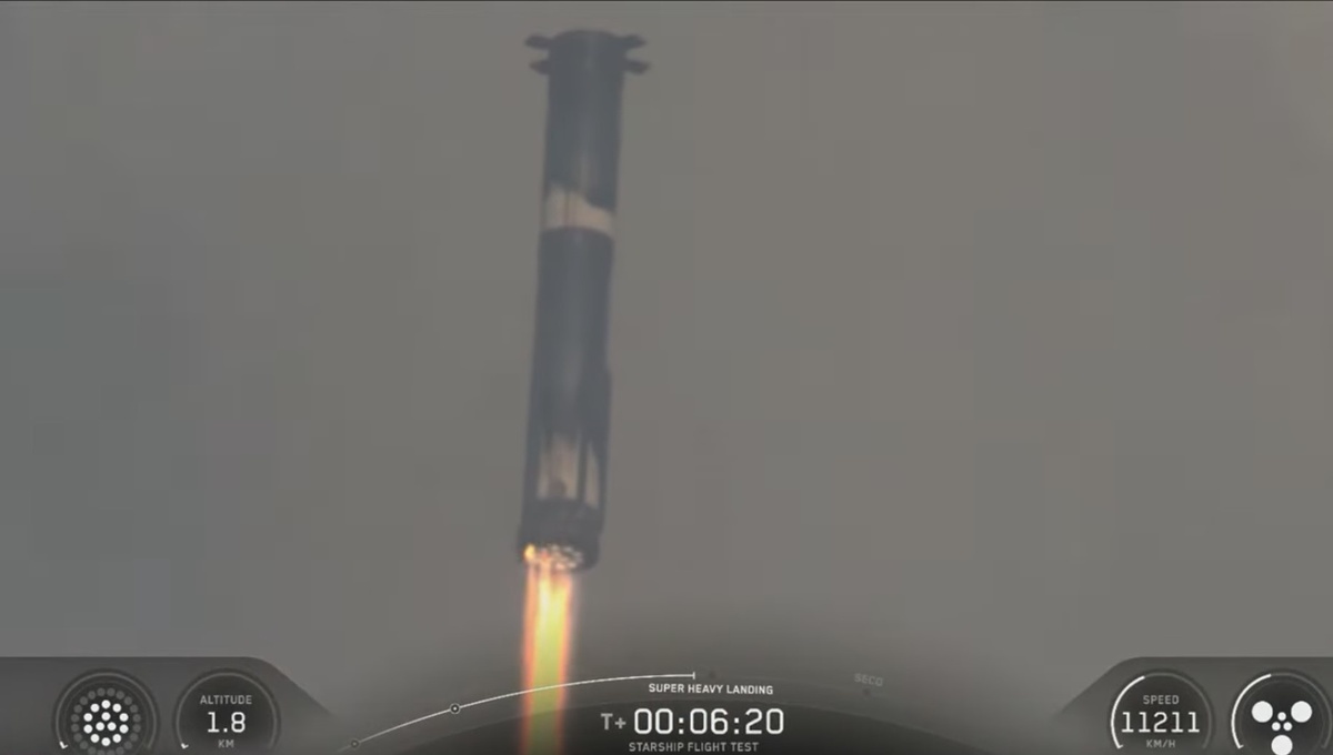 Ускоритель Super Heavy перед приводнение в воды Мексиканского залива