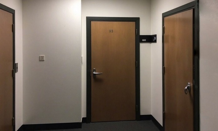    Кому грозит штраф за неправильную дверь?