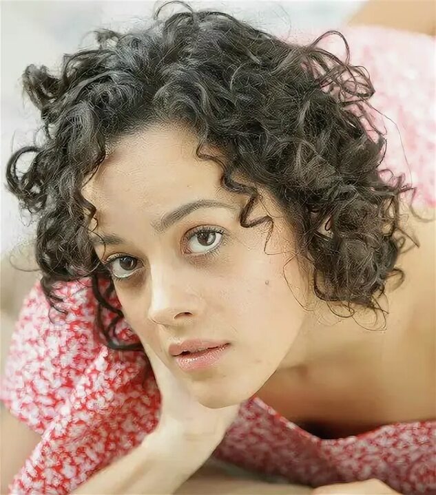  Маевэ Жинкингз сыграла Домингос. Фото с интернета. 