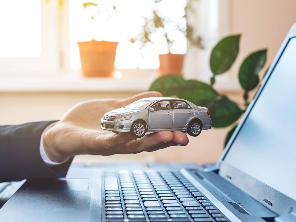    Покупка автомобилей в интернете© Fotolia / Artem