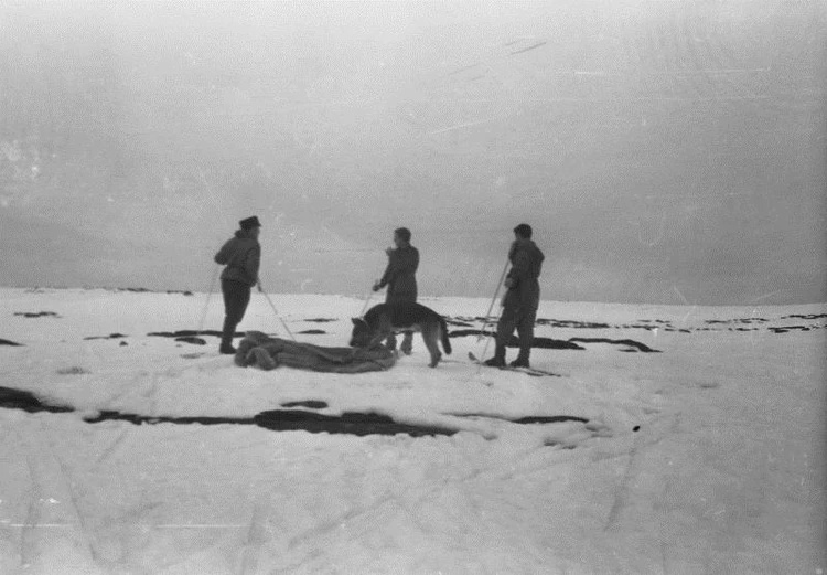 На плато поисковики нашли спальник туристов, который унесло ветром. Фото: из личного архива Владимира Борзенкова