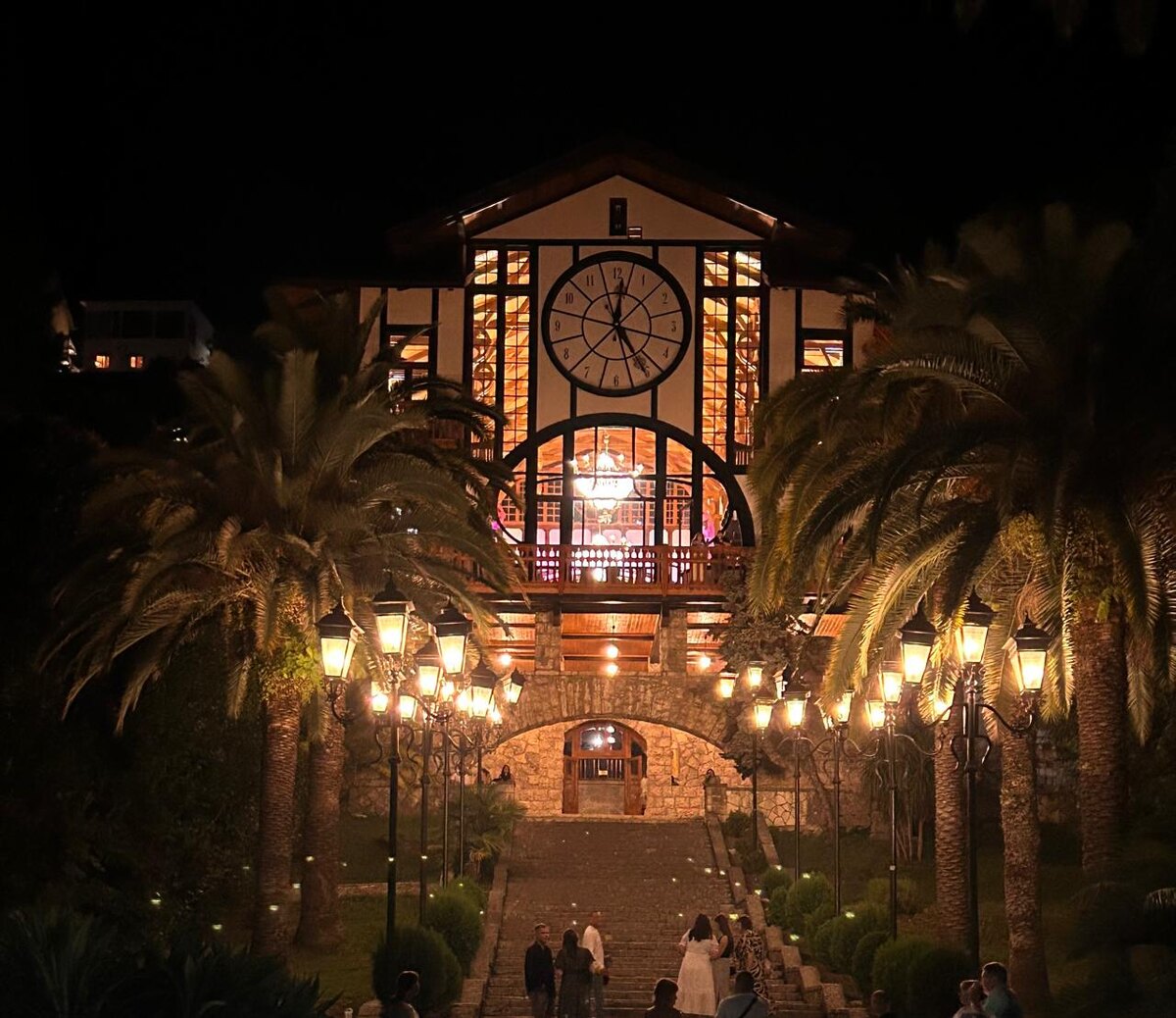 Вход в ресторан Гагрипш