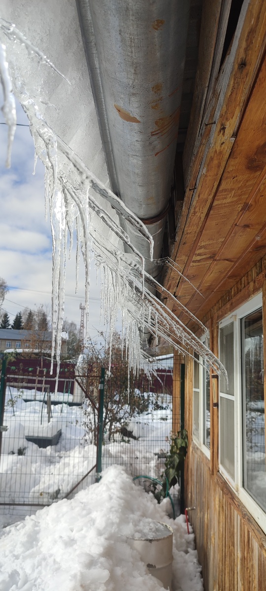 Какой год, такие и сосульки 😂