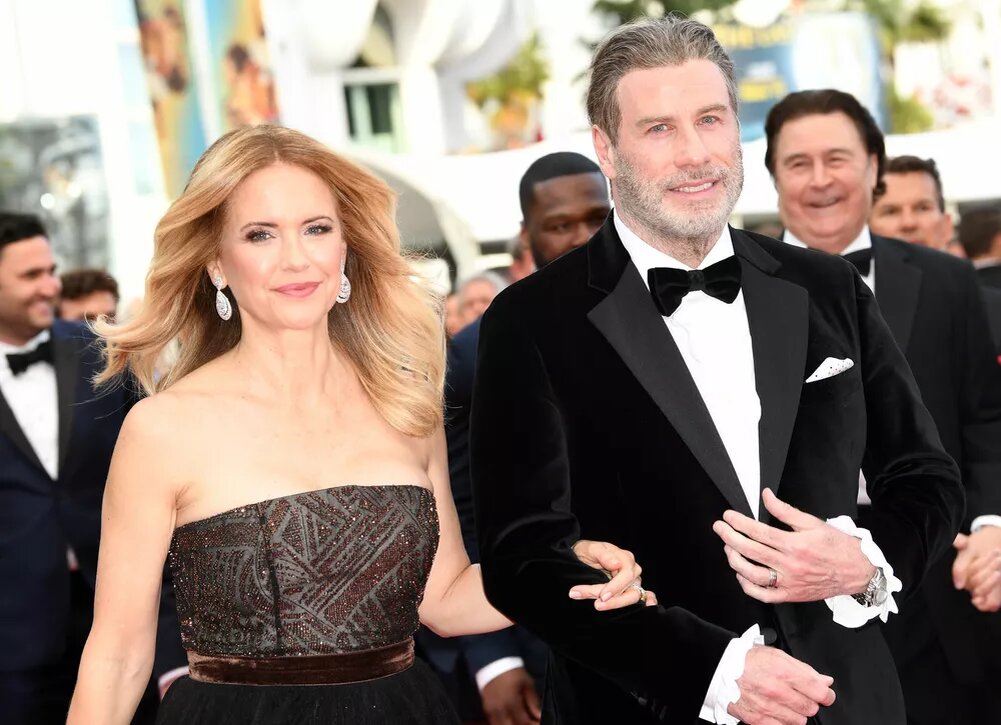    Джон Траволта почтил память покойной жены в день ее рождения