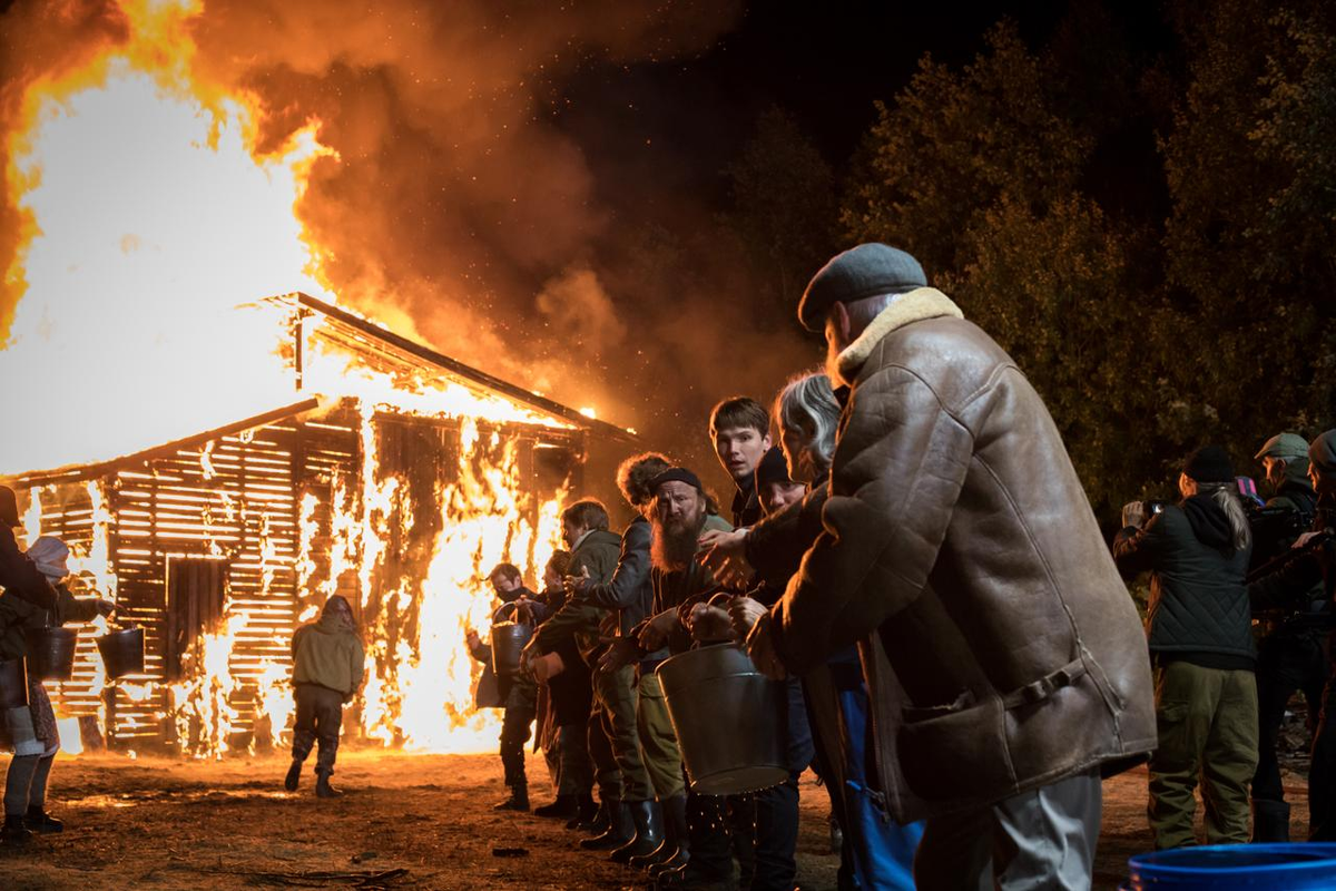 Кадр из сериала "Здесь все свои" (2024)