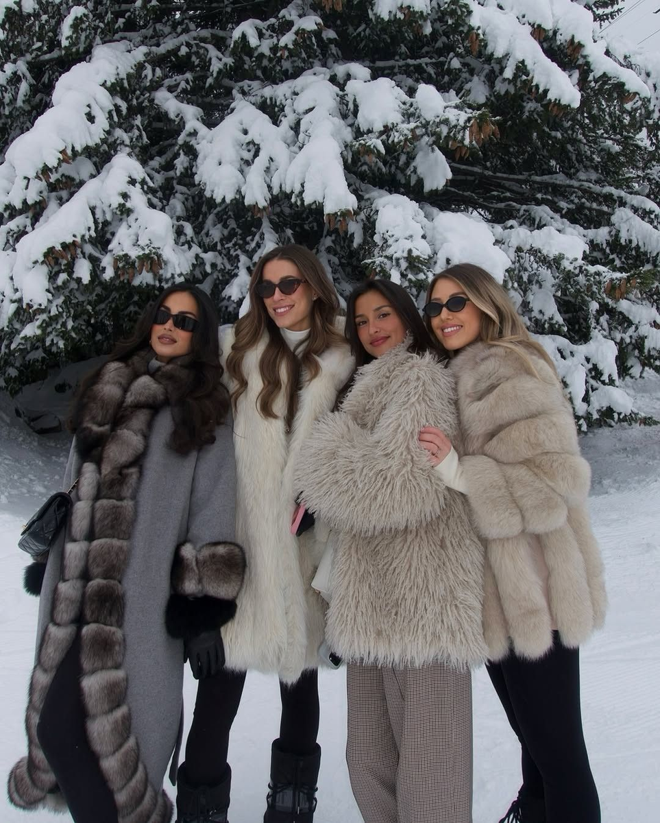 Для каждой девушки — своя шуба и своя история 