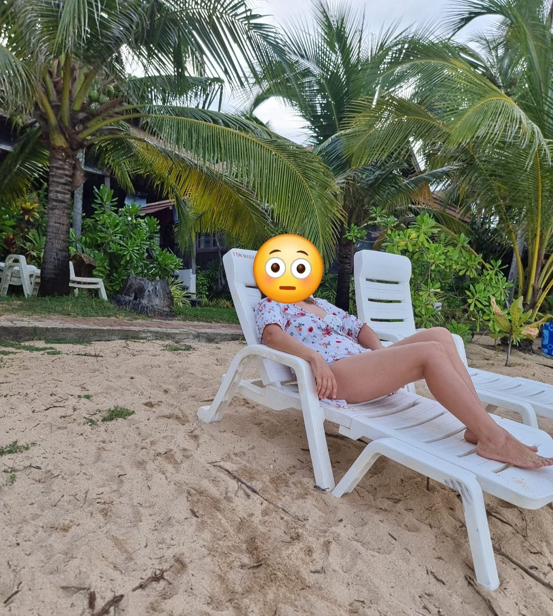 Тот же лежак, но после обеда. 