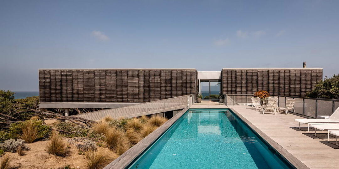 Разрушающийся дом