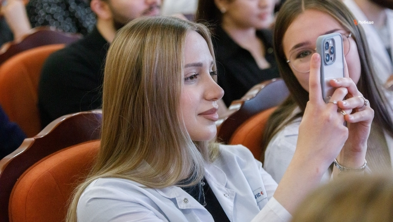    Студенты пришли поддержать своих соратников на форуме Фото: Дмитрий Ахмадуллин / / ИА «Победа26»