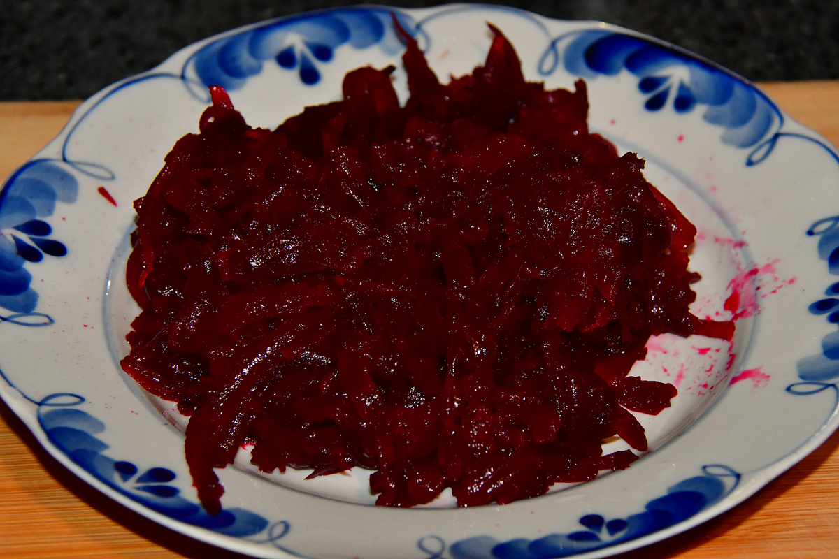 Натираем свеклу 