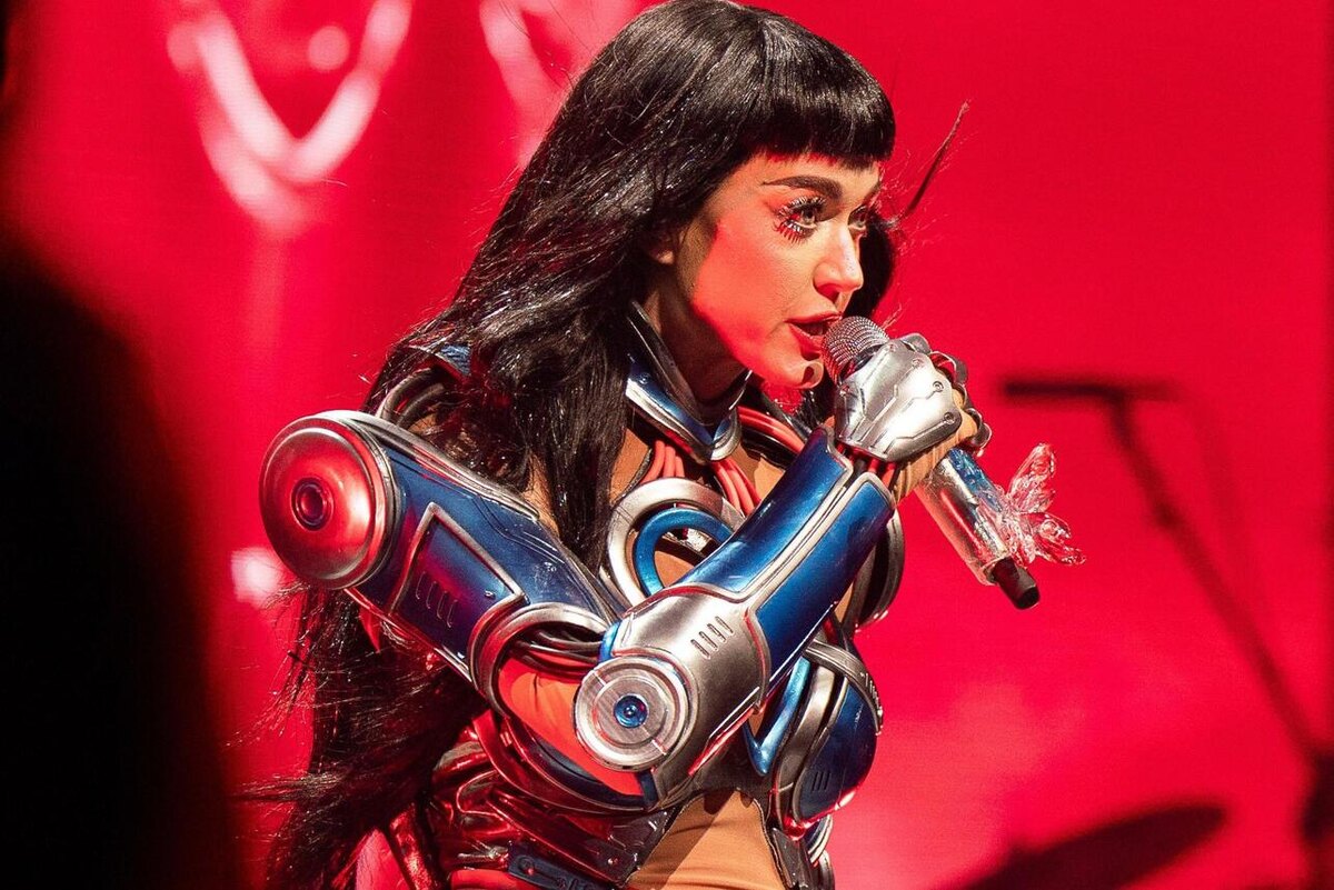    Кэти Перри изумила всех своим заявлением на концерте LEGION-MEDIA