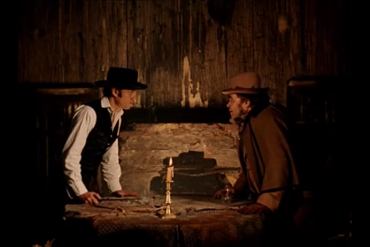 «Шерлок Холмс и Доктор Ватсон» / Rutube📷Актеры Николай Караченцов и Адольф Ильин в фильме «Шерлок Холмс и доктор Ватсон: Кровавая надпись»