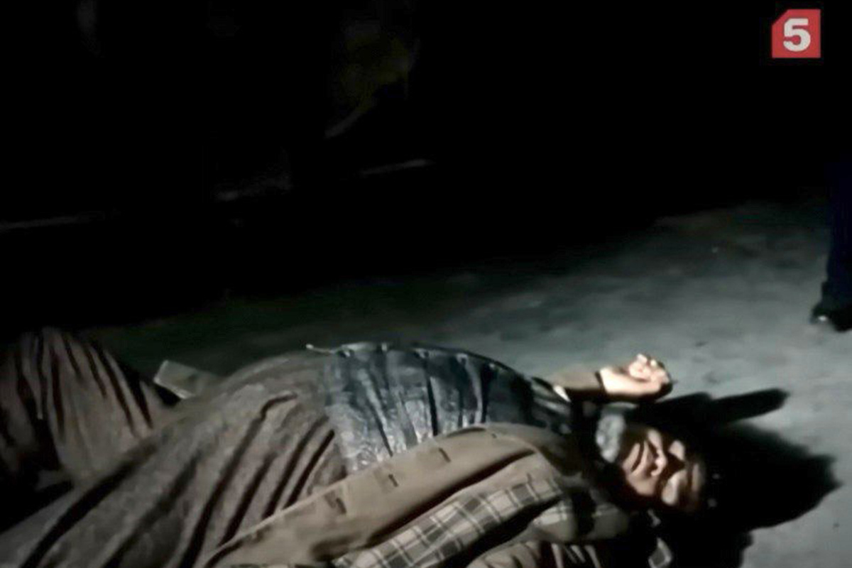 Пятый канал Россия / YouTube📷Тело умершего мистера Дреббера сначала находится на полу