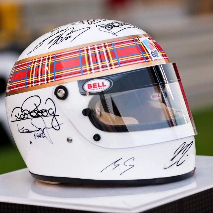 Подпись Михаэля Шумахера: M.S📷
