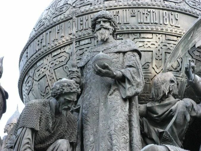Иван 3 Великий на памятнике «Тысячелетие России» в Великом Новгороде. Изрбражение из открытых источников.