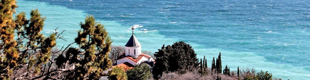 Вид на храм в Нижней Ореанде. Фото Владимир Евдокимов, 2016.