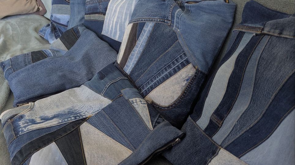 Ничего не выбрасываю: как шесть подушек родились из мусора