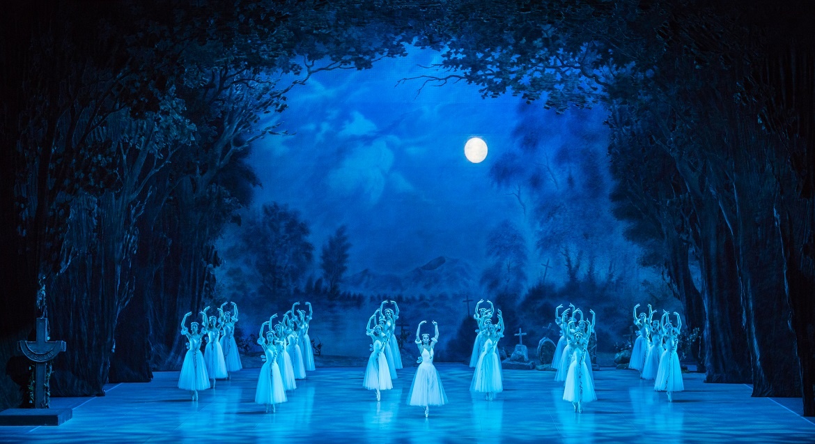 Сцена из 2 акта. Фото из открытых источников.