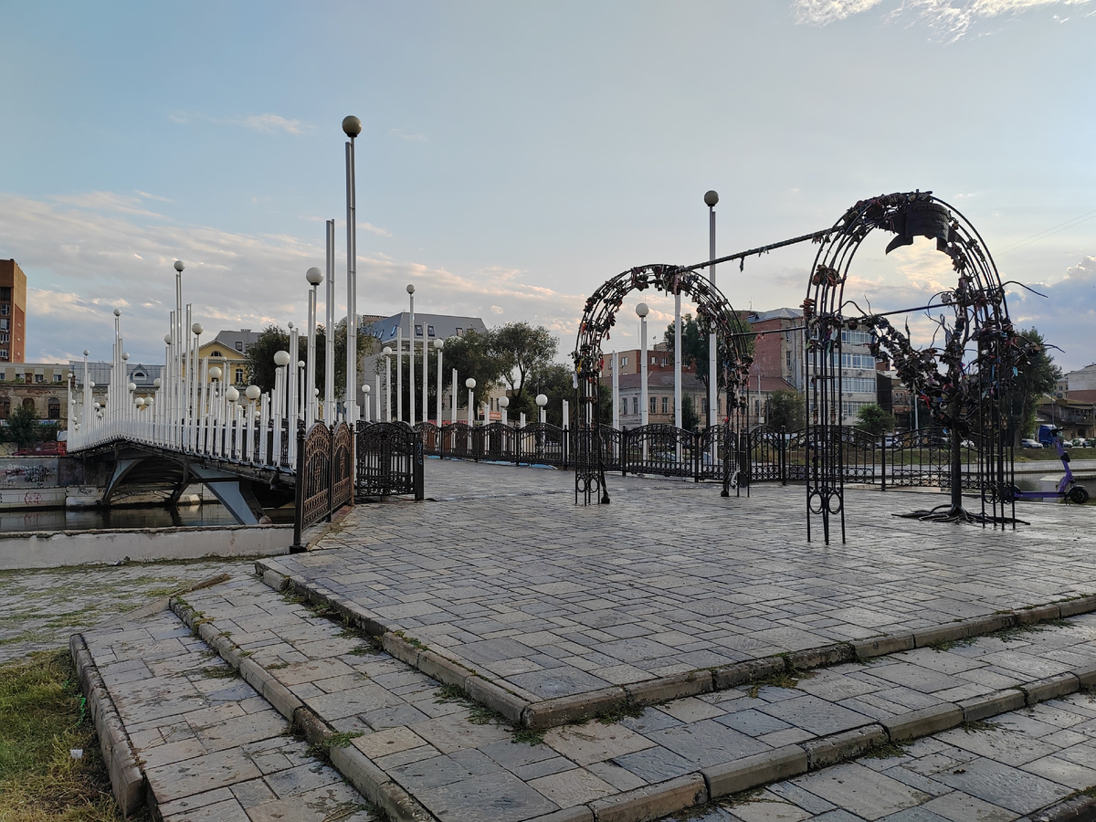 Мост влюблённых (старое название Бражский). Фото С. Бекмурзаевой. 2025 г.