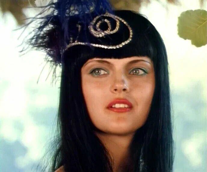 Может, грежу и я, но сходство ловлю...